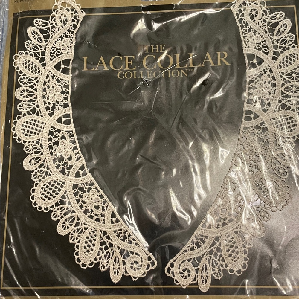 Elegant White Lace COLLAR date 1950-60’s